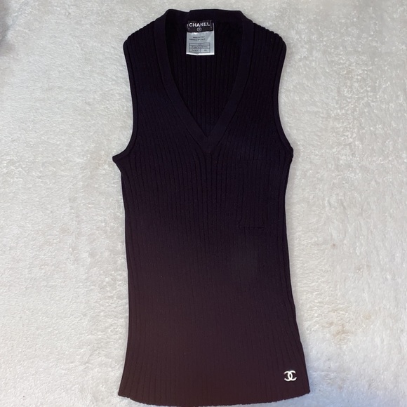 Authentic Chanel Ribbed Knit Sleeveless Top in Black size 40 - Picture 13 of 16